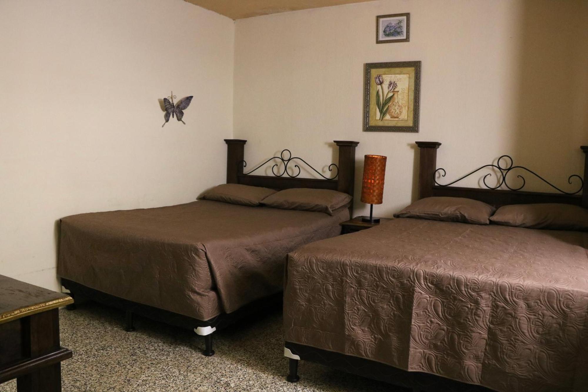 Hostal Los Volcanes Guatemala City Exterior photo