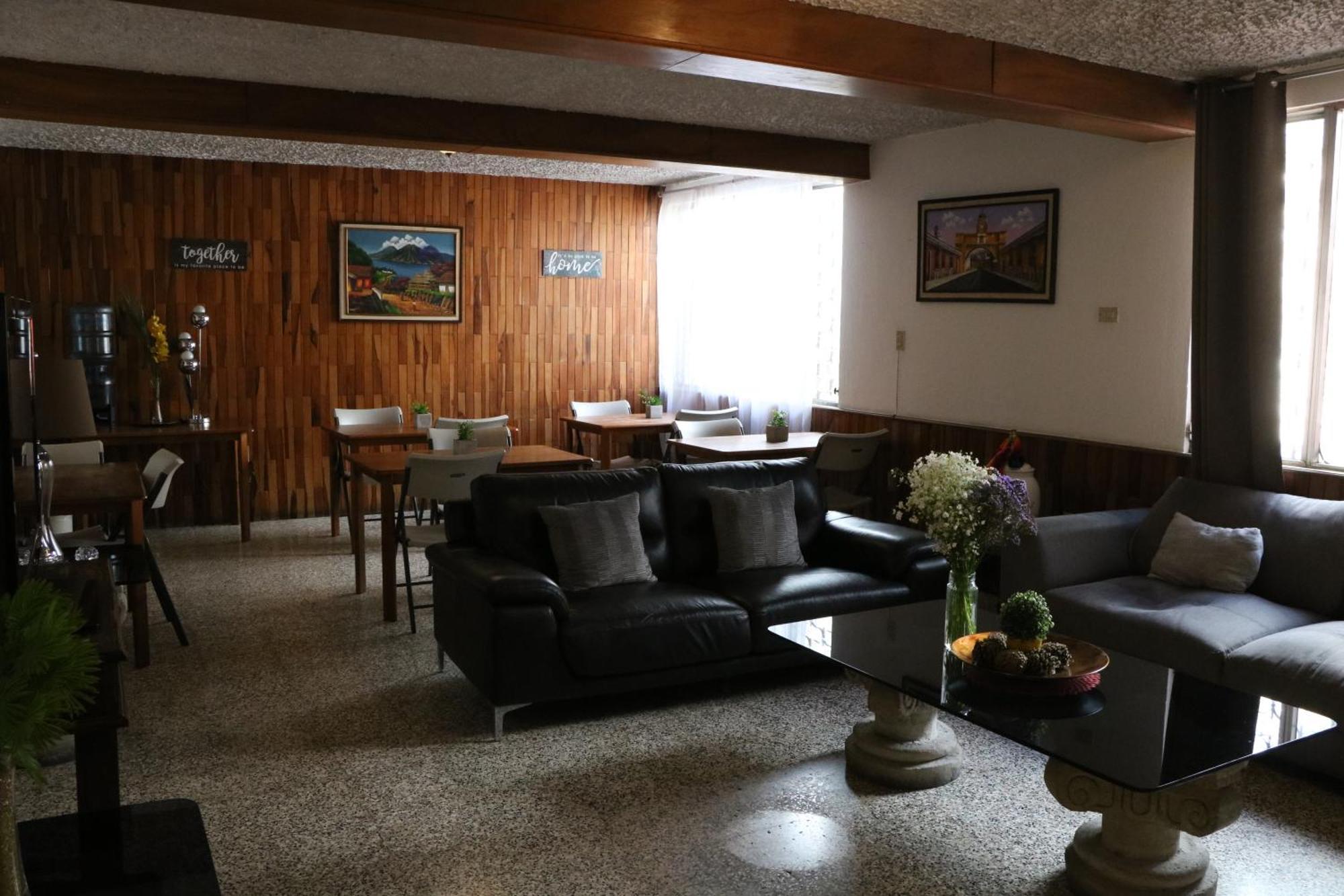 Hostal Los Volcanes Guatemala City Exterior photo